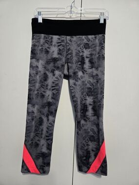 Under Armour HeatGear Capri Leggings Small Gray Tie Dye Pink Colorblock Athletic